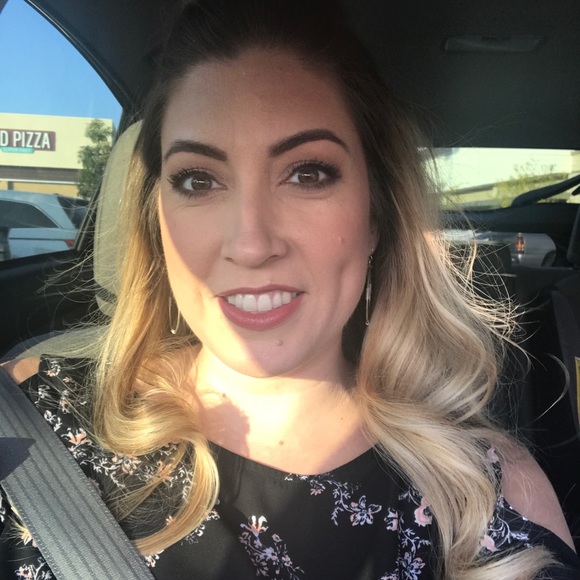 Meet your Posher, Abril - Picture 2 of 6